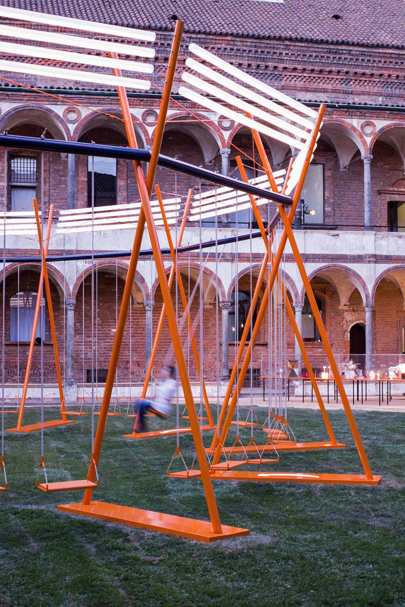 Alla Statale Di Milano Arriva L Altalena Gigante Di Stefano Boeri Per