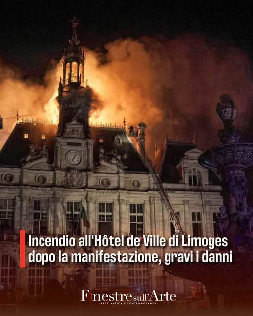 Le fiamme hanno devastato il municipio di Limoges, edificio inaugurato nel 1883 e tutelato come monumento s...