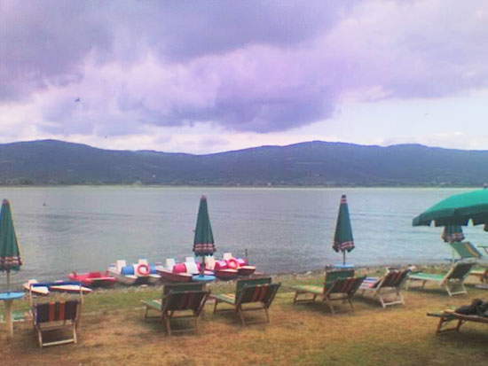 La belle plage du lac Trasimène sur l'Isola Maggiore !