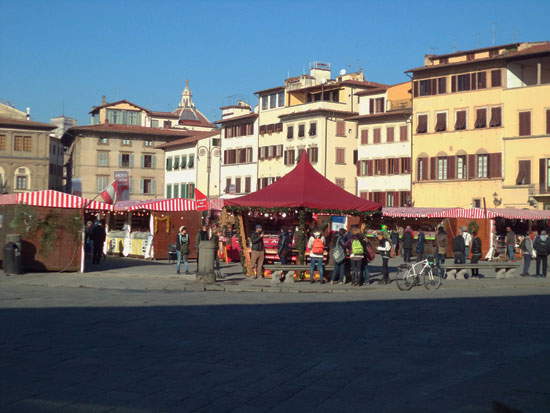 Il mercatino di Santa Croce dalla Basilica