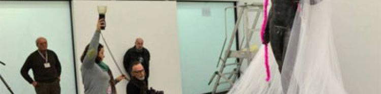 Bronce de Riace con boas y taparrabos: ¿quién es el responsable?