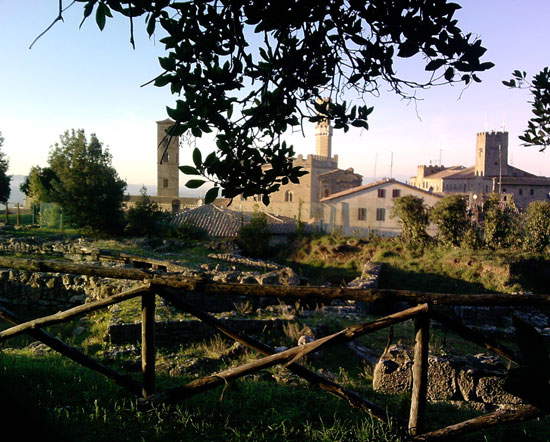 La acrópolis de Volterra, con la ciudad al fondo