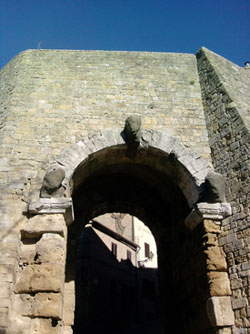 La puerta del Arco de Volterra