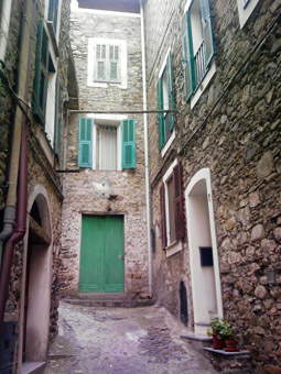 Una de las callejuelas de Dolceacqua