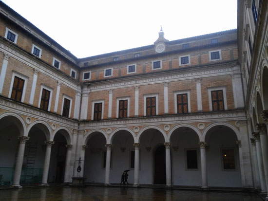 Il cortile di Palazzo Ducale