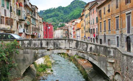 Carrara, Region wants to tear down historic bridges for anti-flood plan. Mobilization today to save them