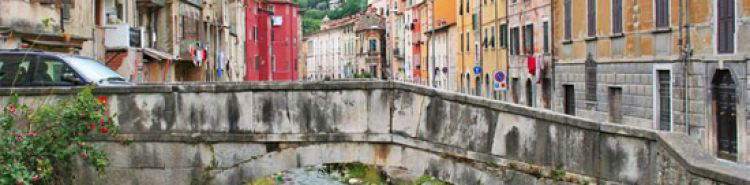 Carrara, the city where the administration wants to tear down all the old bridges in the historic center