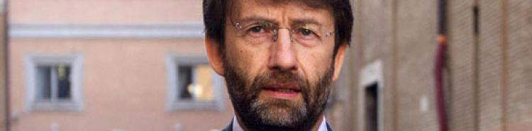 Specialized tour guides? Go work in Slovenia. Franceschini and the weakness of politics