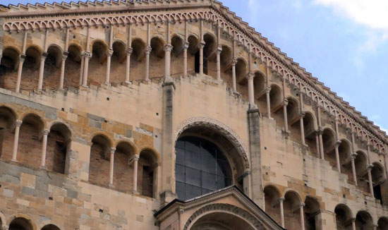 Facciata del Duomo di Parma