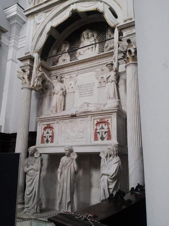 Michelozzo, Donatello y ayudantes, Monumento funerario al cardenal Rainaldo Brancaccio