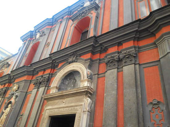 Fachada de la iglesia de Sant'Angelo a Nilo, Nápoles