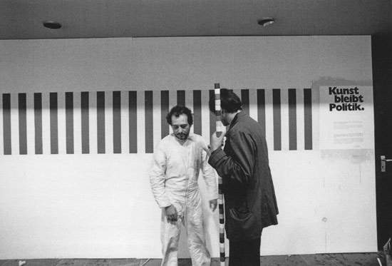 AndrÃ© Cadere con Daniel Buren alla mostra Projekt 1974