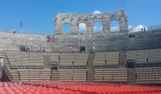 Der Flügel der Arena di Verona