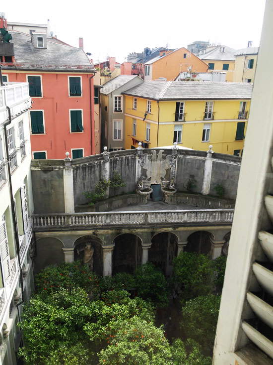 La vue du jardin depuis la galerie