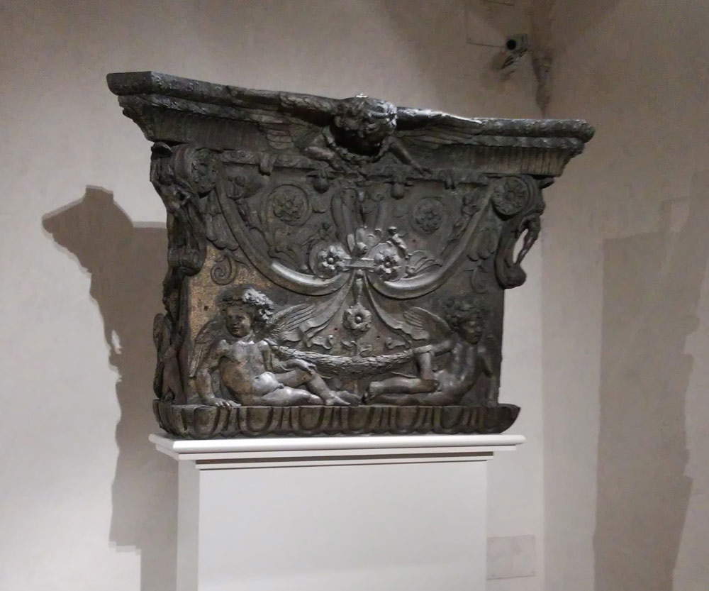 Donatello y Michelozzo, capitel para el púlpito de la catedral de Prato