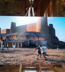 Le football de rue de Steve McCurry: football et icônes