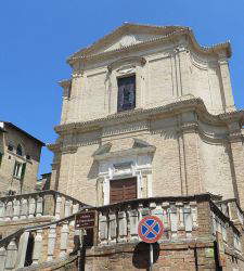 Die Kirche San Francesco in Atri: ein Beispiel der abruzzesischen Kunst des 18. Jahrhunderts 