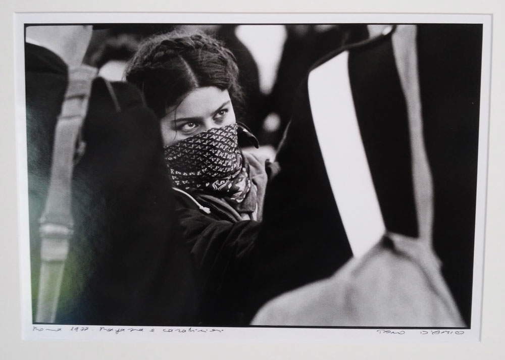 Tano D'Amico, Roma 1977. Ragazza e carabinieri