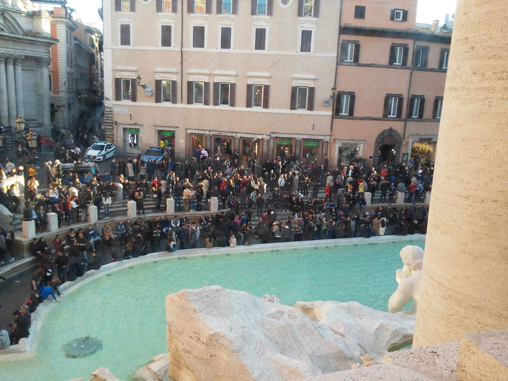 Vista su piazza di Trevi da una delle finestre dell'Istituto Centrale per la Grafica