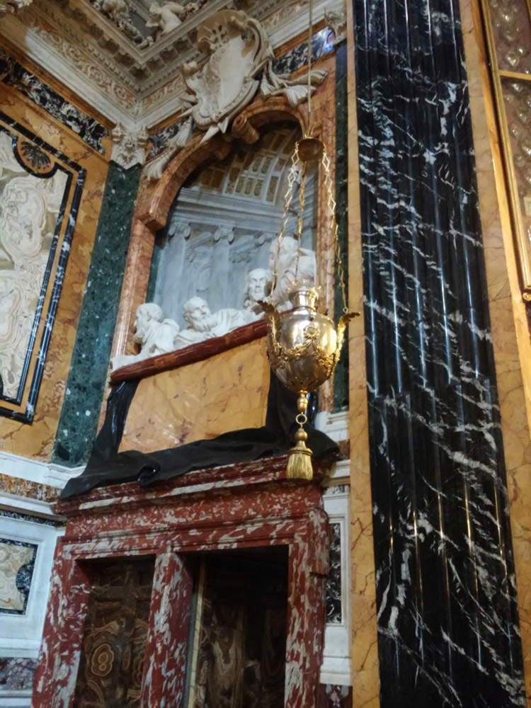 El cuadro de la derecha en el contexto de la Capilla Cornaro