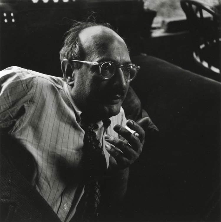 Mark Rothko fotografato da Consuelo Kanaga nel 1949