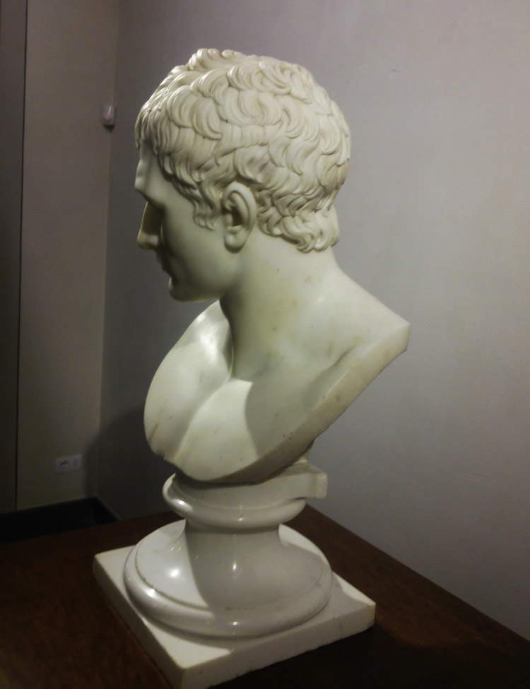 Antonio Canova e bottega, Ritratto di Napoleone Bonaparte, Vista laterale destra