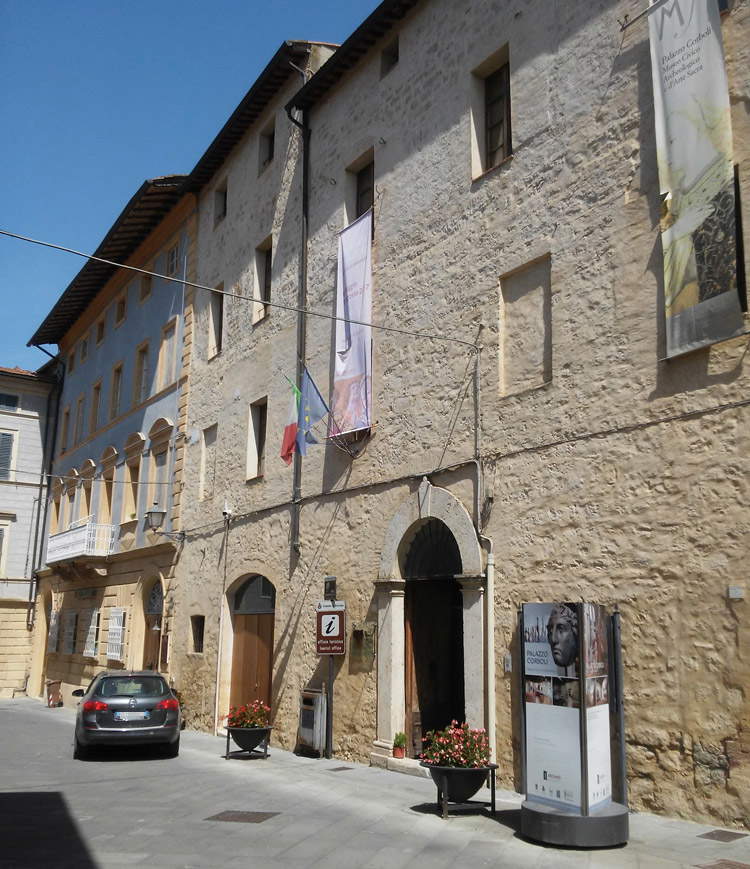 Asciano, la facciata del Museo Civico di Palazzo Corboli