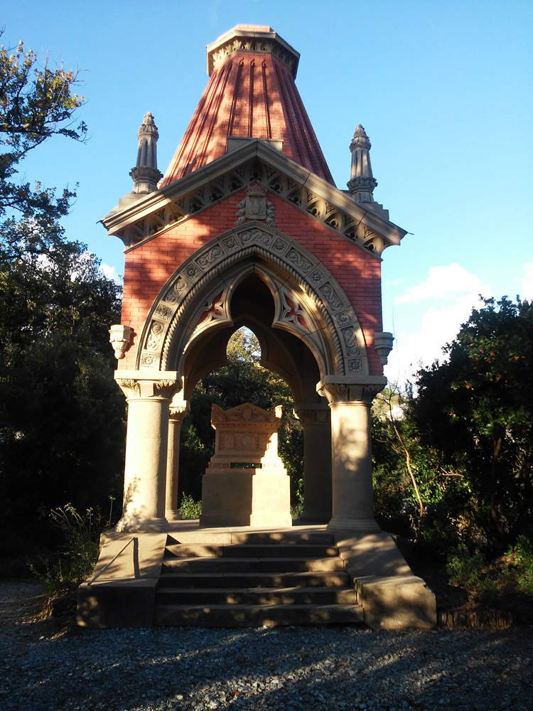 Akt II, Szene IV: Das Mausoleum des Kapitäns