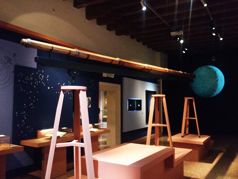 Una sala della mostra Rivoluzione Galileo