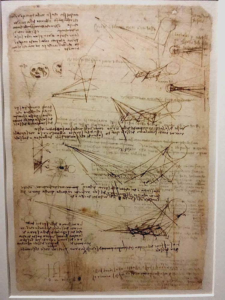 Léonard de Vinci, Deux dessins de la face de la lune, discours sur la réfraction des rayons du soleil sur l'eau, détail (1505-1508 ; plume et encre, 59,6 x 44,4 cm ; Milan, Veneranda Biblioteca Ambrosiana)