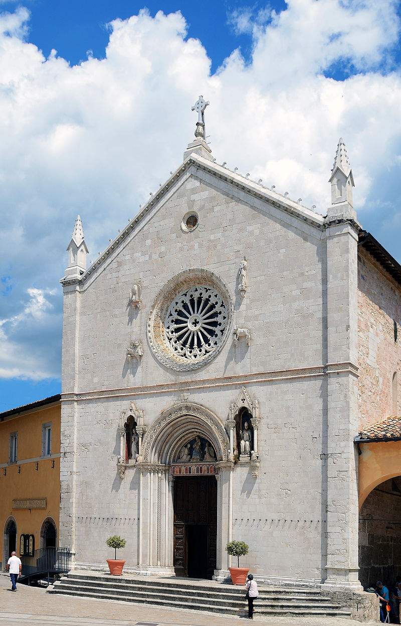 Trois mètres de gravats dans la basilique de San Benedetto à Norcia doivent encore être enlevés