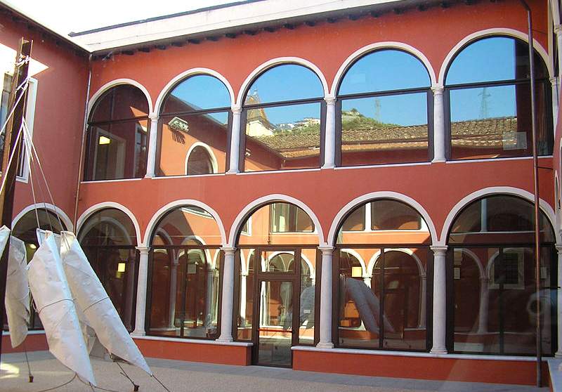 Organisateurs d'activités éducatives dans les musées recherchés à Carrare