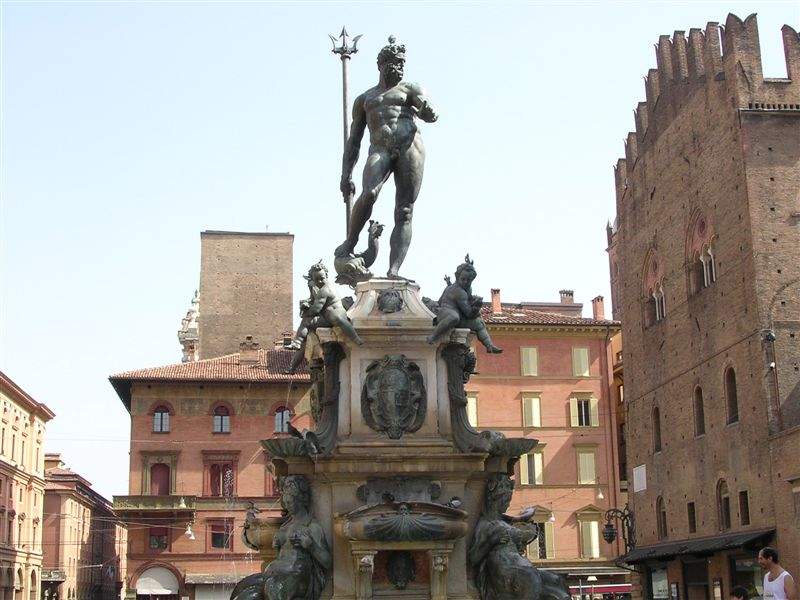 Bologne : la statue de Neptune retournera à sa fontaine