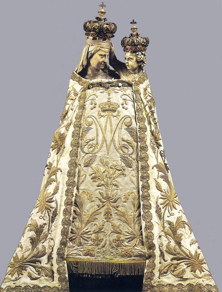 Giovanni Pisano, Madonna and Child, parade with dalmatic and cape, 1775, Diocese of Prato