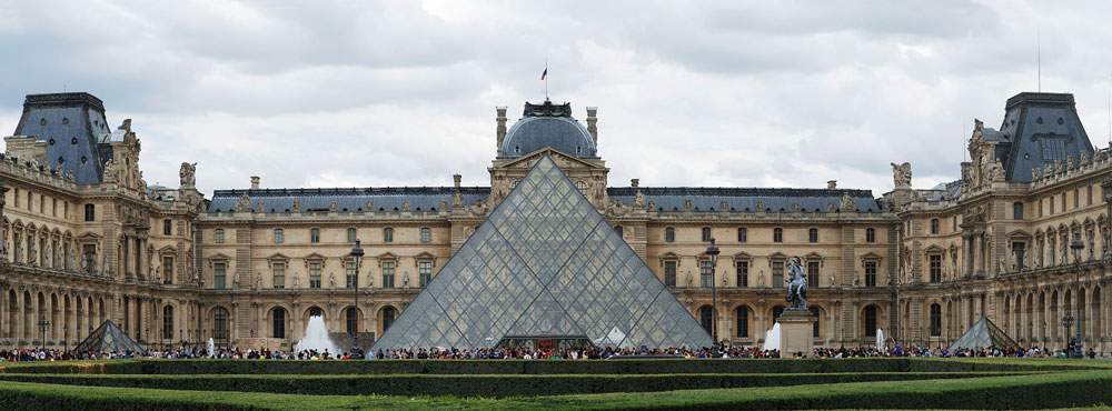 Pioggia torrenziale su Parigi: tracce d'acqua su opere di Poussin