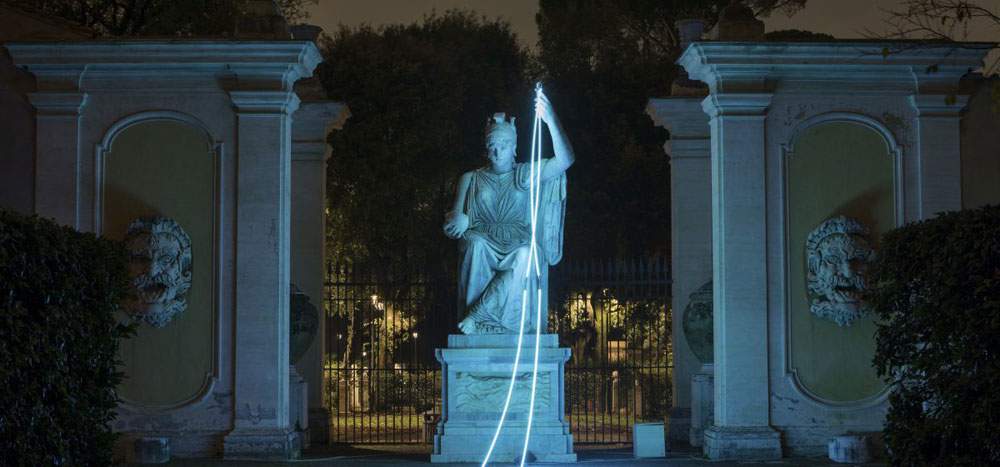 Ouvert la nuit : promenade nocturne parmi les installations dans les jardins de la Villa Médicis