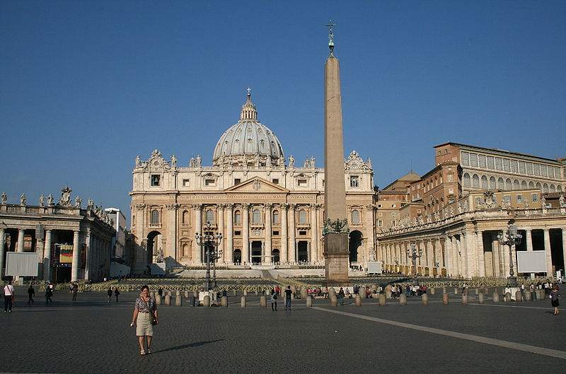 Rome, Vatican Gendarmerie removes homeless from St. Peter's Square