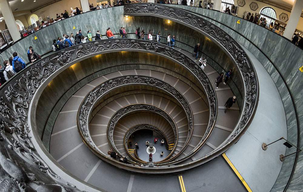 Le Codacons dépose une plainte auprès du Tribunal de la Cité du Vatican pour surpopulation dans les Musées du Vatican.