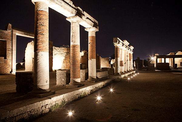 Une nuit à Pompéi : à partir du 8 juillet, visites nocturnes avec le nouveau système d'éclairage