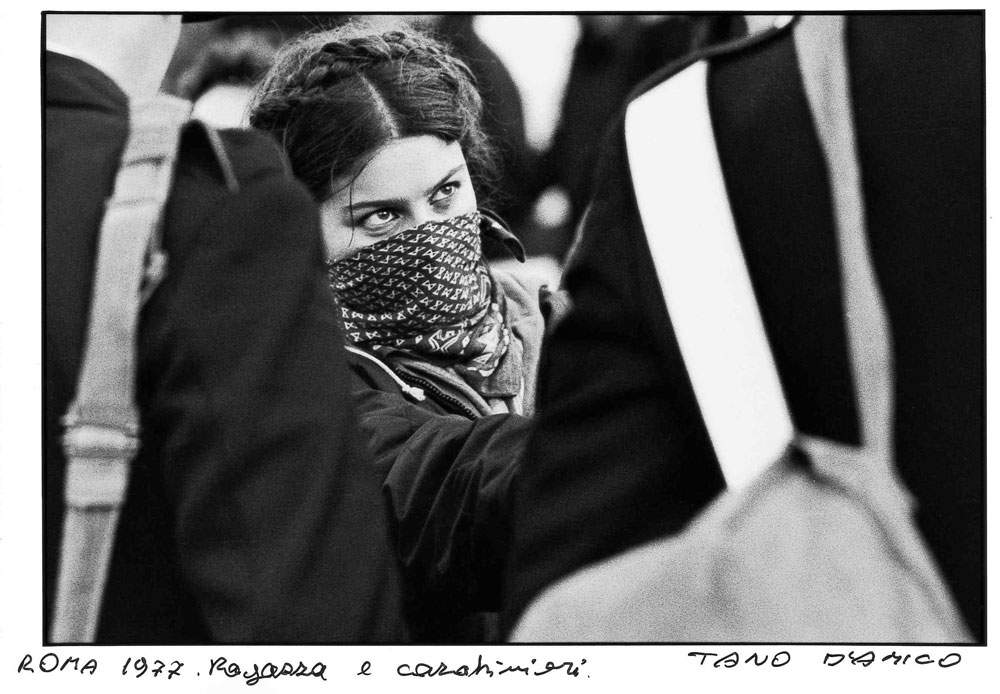 Tano D'Amico, Roma 1977. Ragazza e carabinieri