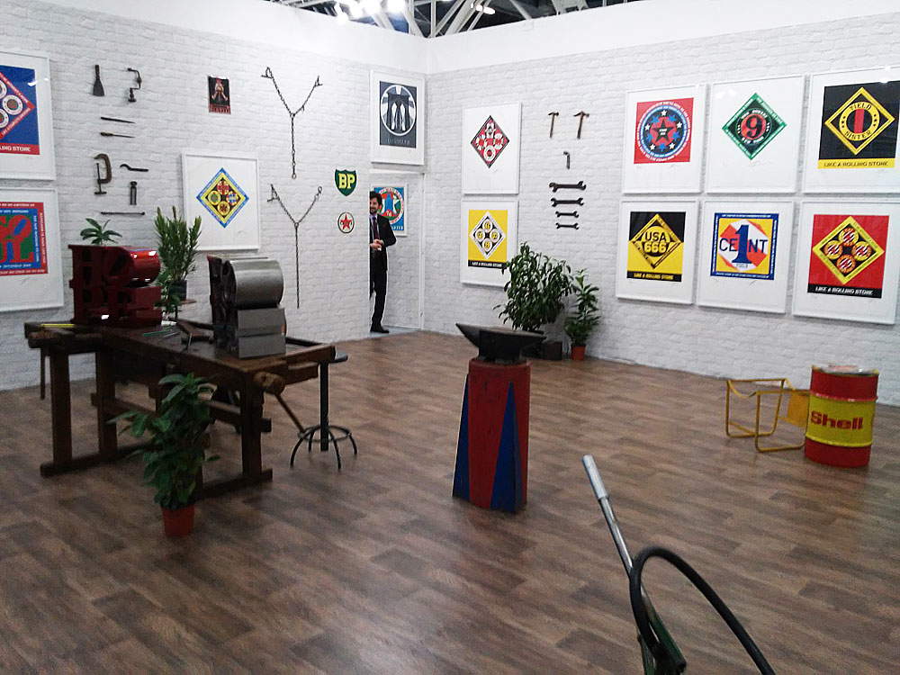 Robert Indiana allo stand di Contini