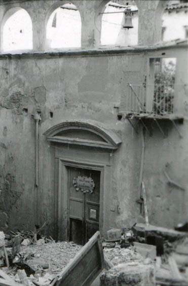 Palerme, Oratoire de San Lorenzo, entrée sur la Via Immacolatella après le bombardement du 15 février 1943