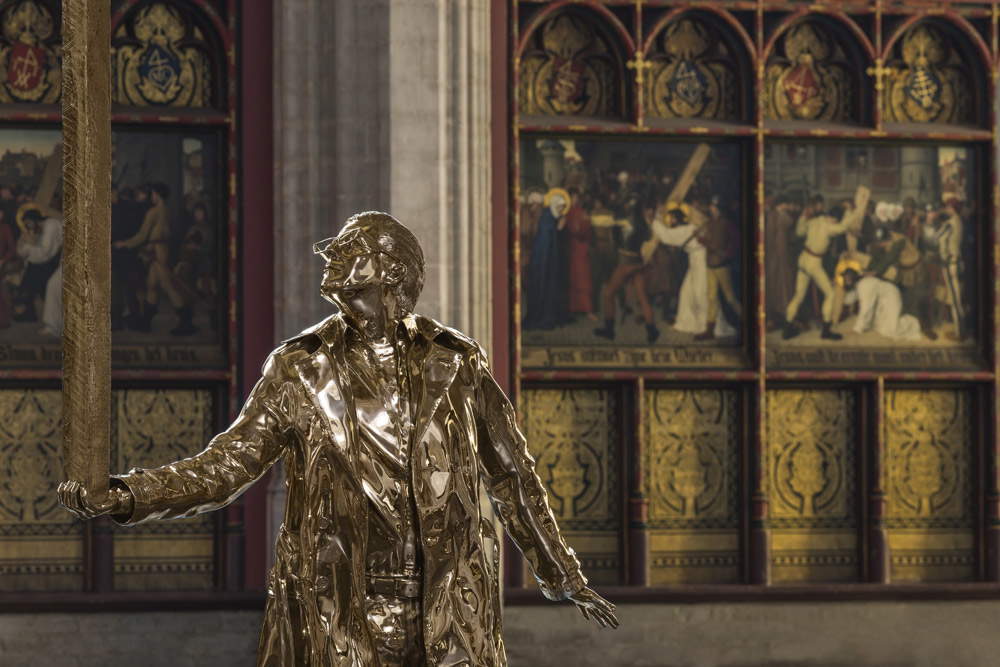 Dettaglio di Man who bears the cross di Jan Fabre. Ph. Credit Attilio Maranzano