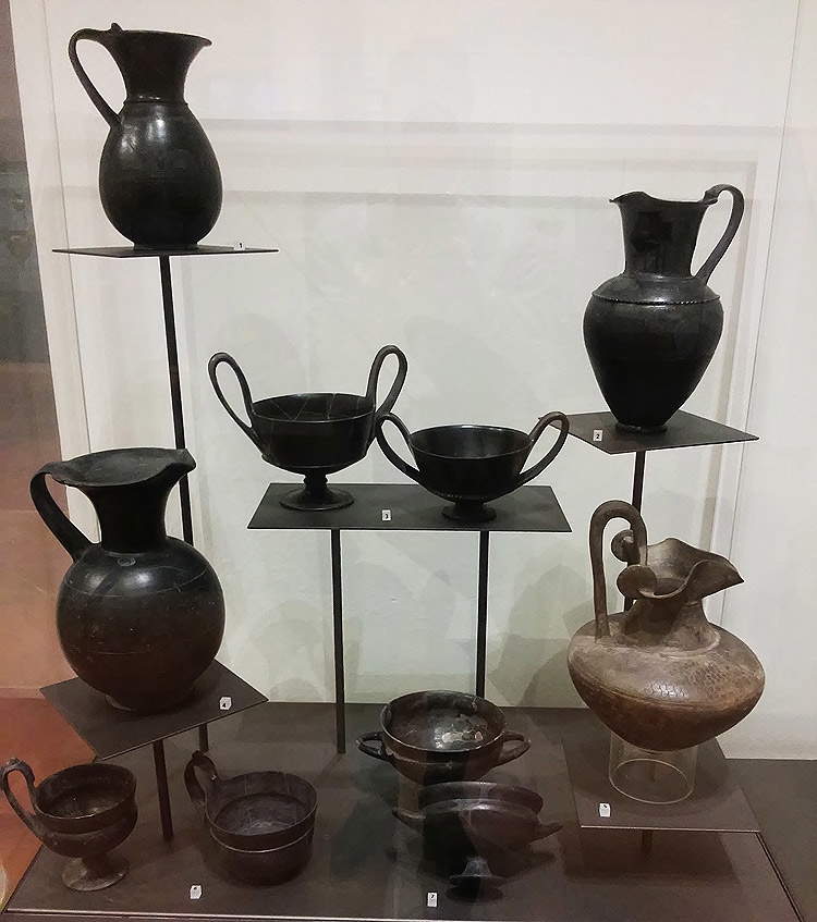 Collezione di buccheri al Museo Nazionale Etrusco di Chiusi