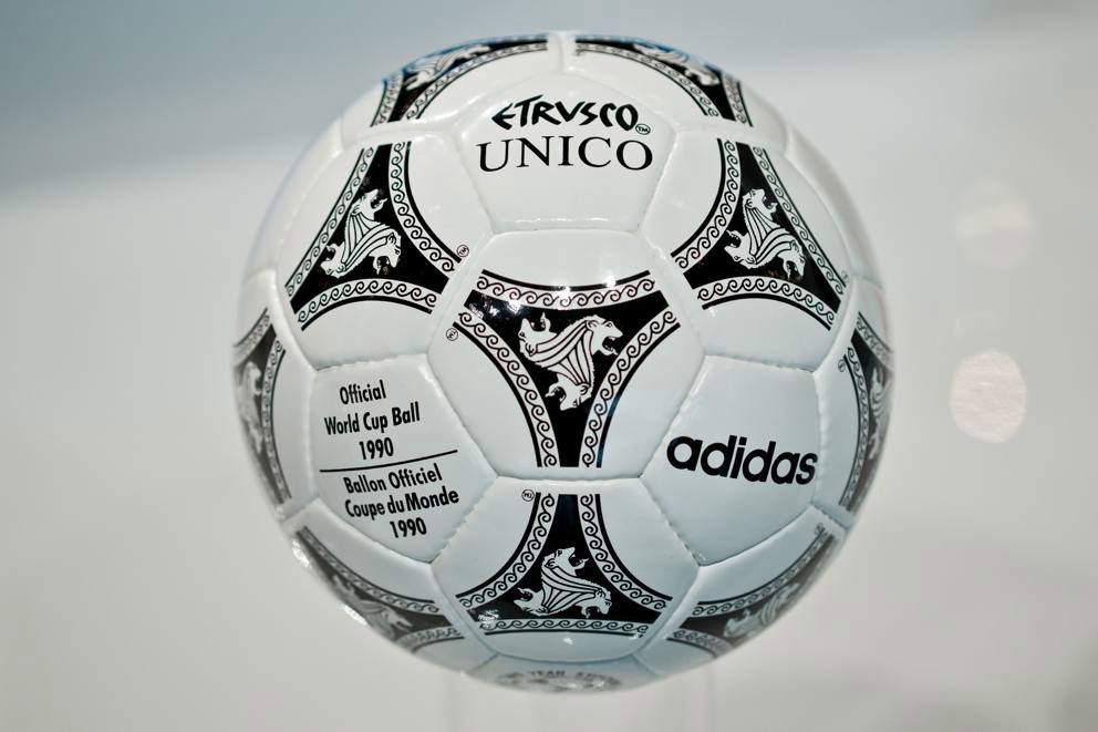 Etrusco, il pallone ufficiale dei Mondiali di calcio di Italia 90