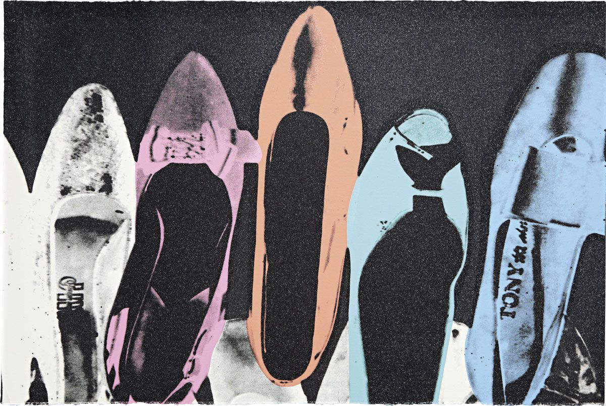 Andy Warhol, Diamond Dust Shoes (1980; stampa a inchiostro e polvere di diamante su carta, 101,6 x 152,4 cm; Collezione privata)