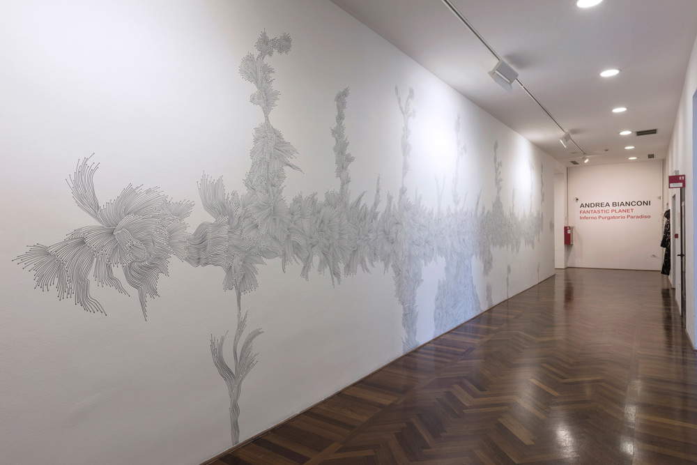 Andrea Bianconi, Where (2018;
wall drawing a inchiostro 54 X 861,5 cm)