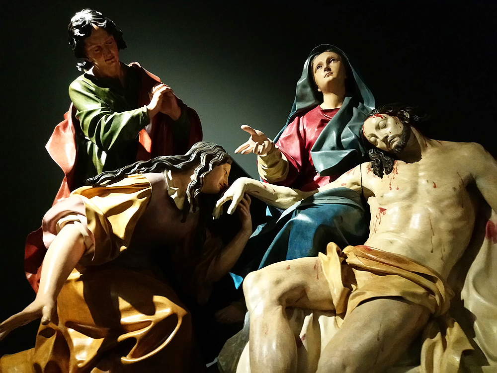 Immagini dalla mostra Maragliano 1664-1739. Lo spettacolo della scultura in legno a Genova