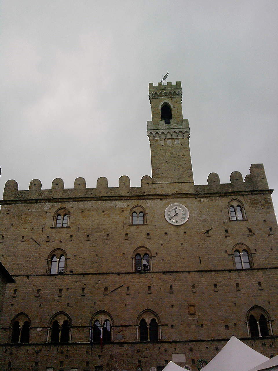 Realtà: Palazzo dei Priori (Volterra)
Realtà: Palazzo dei Priori (Volterra)