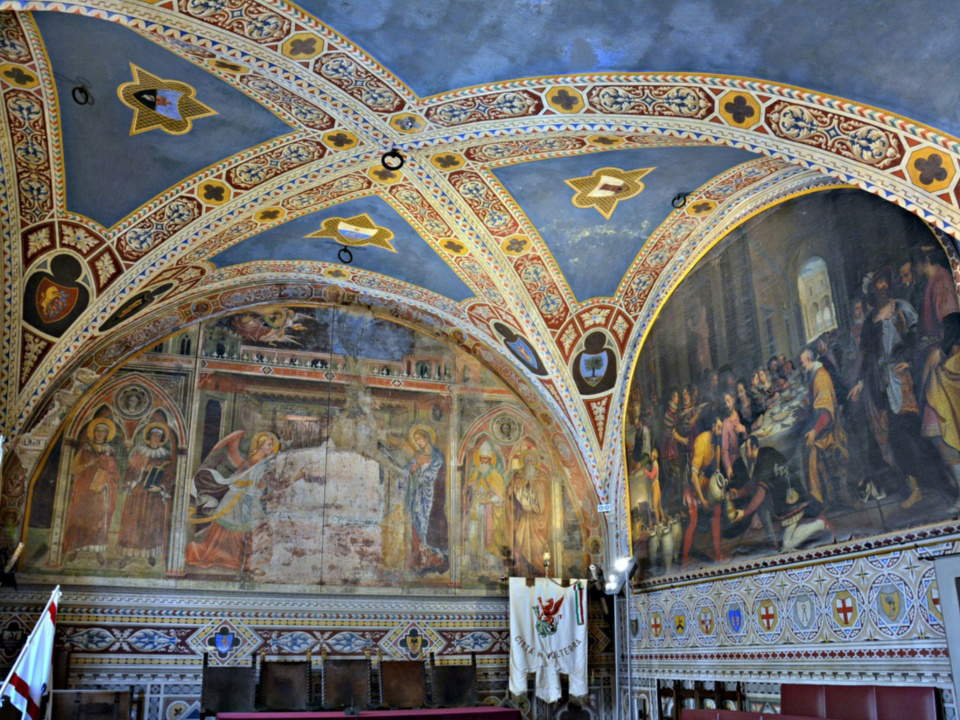 Realtà: la Sala del Consiglio di Palazzo dei Priori (Volterra)
Realtà: la Sala del Consiglio di Palazzo dei Priori (Volterra)